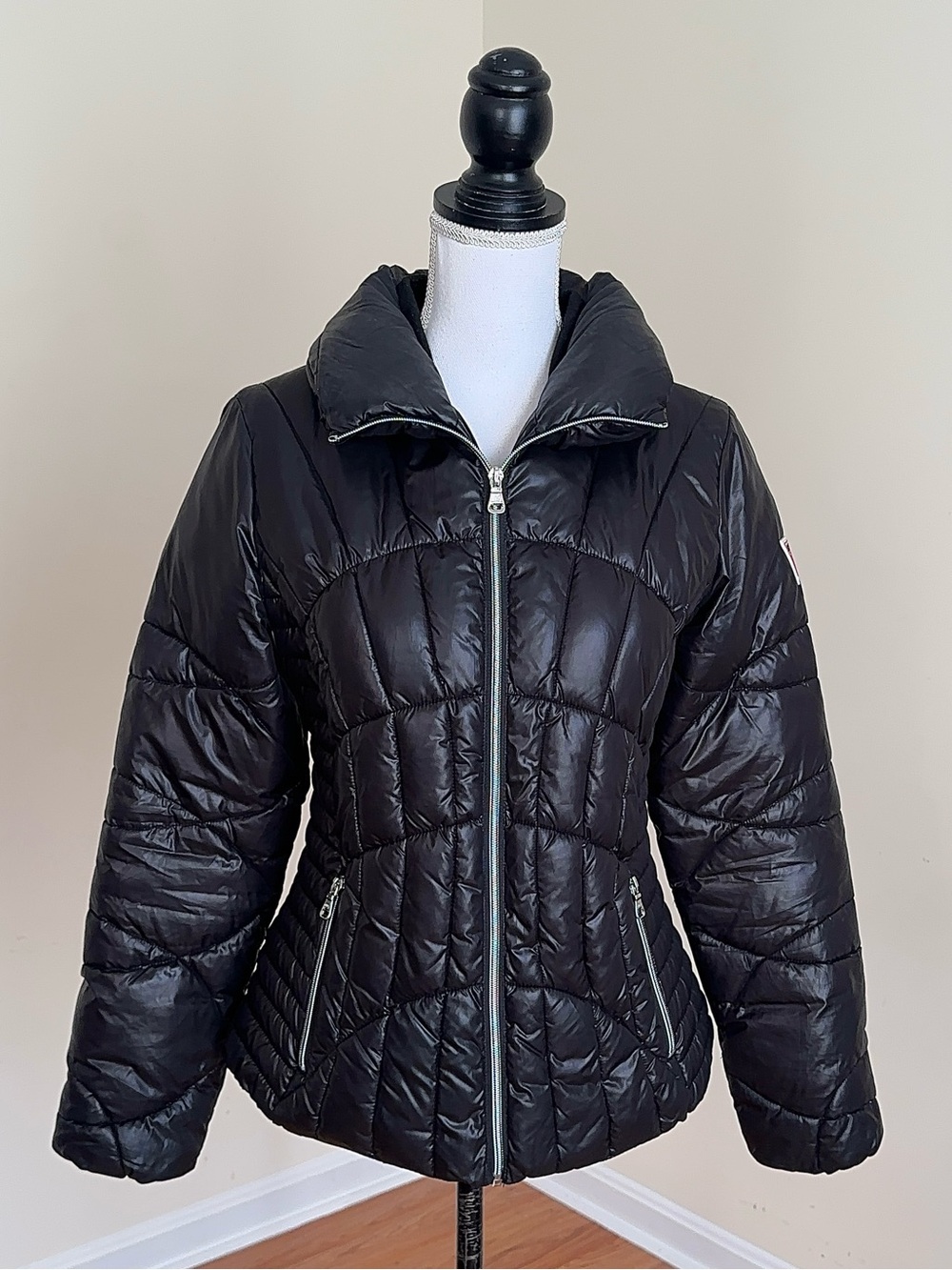 GUESS Women’s Quilted Down Puffer Jacket Black Small
